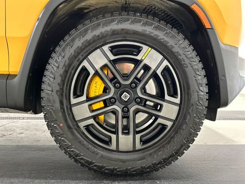 Used 2023 Rivian R1S Adventure AWD/4WD image 11