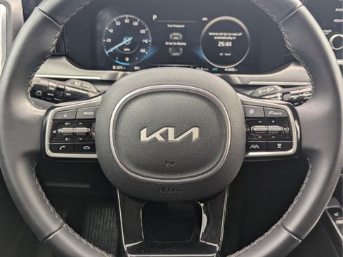 Certified 2023 Kia Sorento SX AWD/4WD image 16