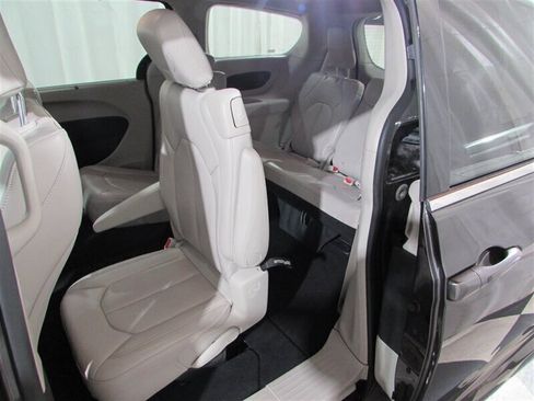 Used 2021 Chrysler Voyager Lxi image 99