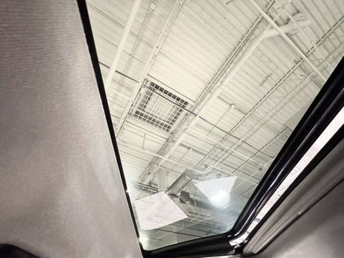 Used 2024 Nissan Sentra SR w/ SR Premium Package image 31