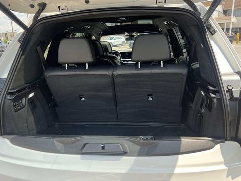 Used 2024 BMW X7 xDrive40i w/ M Sport Package AWD/4WD image 11