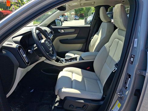 Certified 2026 Volvo XC40 B5 Plus AWD/4WD image 14