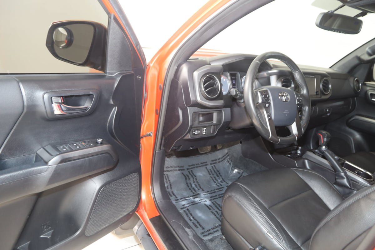 Used 2016 Toyota Tacoma TRD Sport w/ Towing Package AWD/4WD image 39