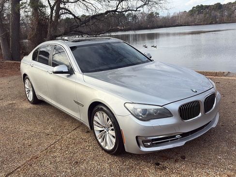 Used 2015 BMW 740i image 2