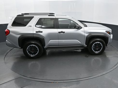 Used 2025 Toyota 4Runner TRD Off-Road Premium AWD/4WD image 33