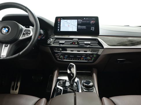 Used 2022 BMW M550i xDrive w/ Executive Package AWD/4WD image 9