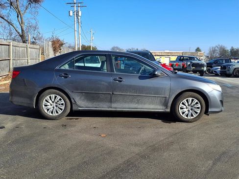 Used 2012 Toyota Camry LE image 2