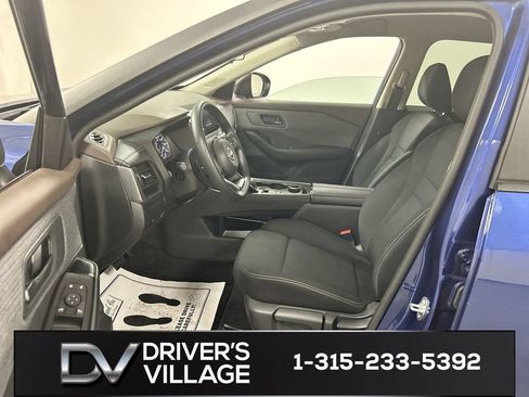 Used 2023 Nissan Rogue S AWD/4WD image 9
