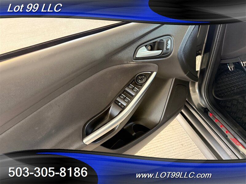 Used 2017 Ford Focus ST w/ Equipment Group 401A FWD image 34