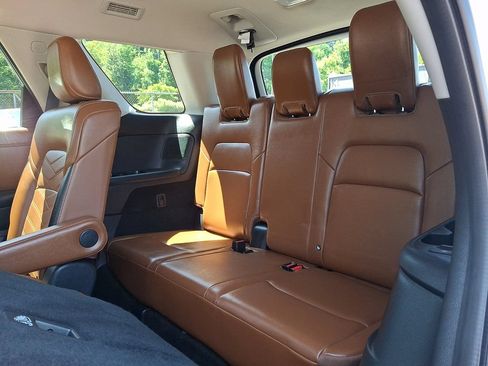 Certified 2024 Nissan Pathfinder Platinum AWD/4WD image 11