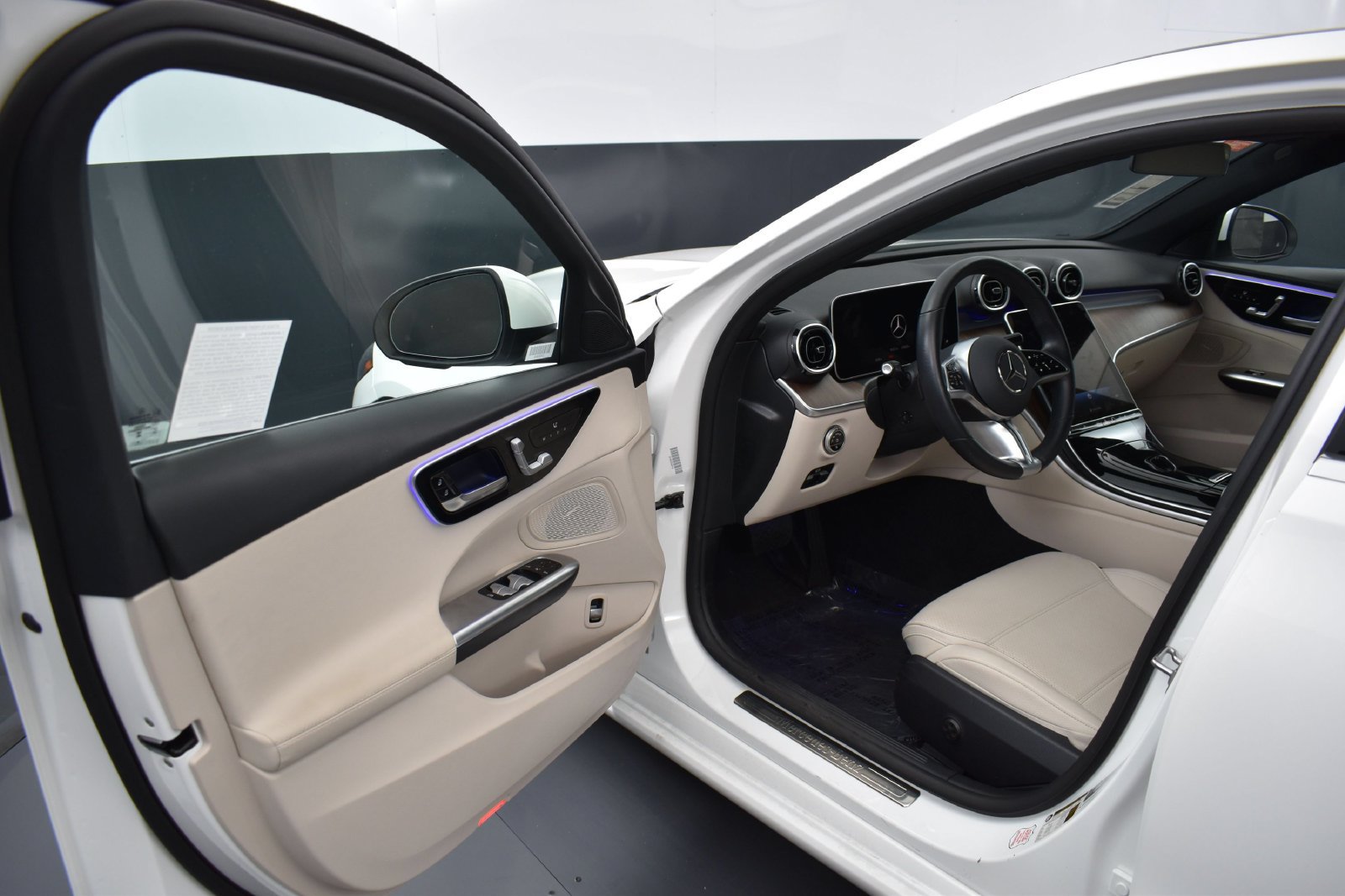 Used 2025 Mercedes-Benz C 300 4MATIC Sedan image 5