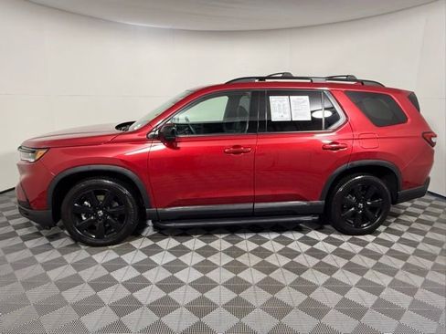 Used 2025 Honda Pilot Black Edition image 3