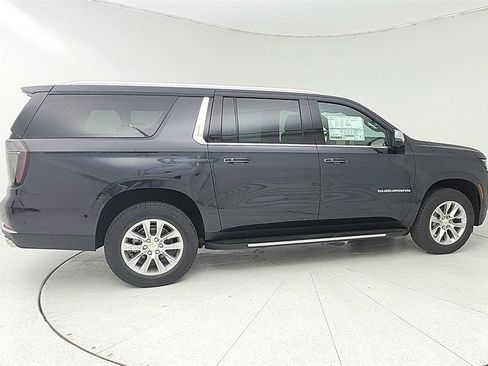 New 2025 Chevrolet Suburban Premier image 7