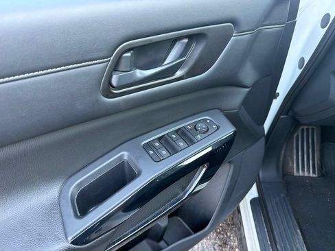 Used 2024 Nissan Pathfinder SV AWD/4WD image 11