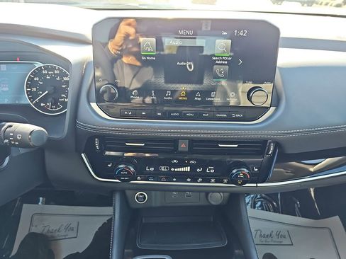 Used 2023 Nissan Rogue SL w/ SL Premium Package image 24