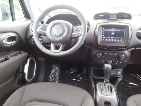 Used 2020 Jeep Renegade Latitude FWD image 13