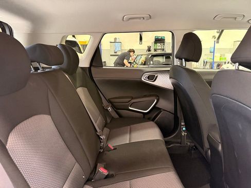 Used 2025 Kia Soul LX w/ LX Technology Package FWD image 27