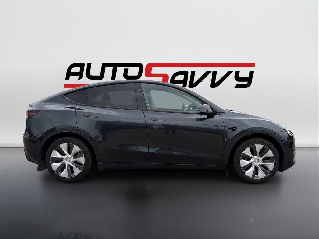 Used 2024 Tesla Model Y 2WD image 4