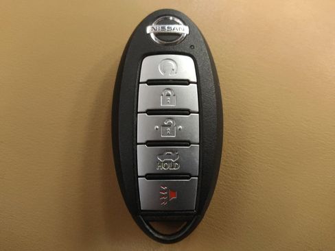 Used 2020 Nissan Sentra SV w/ SV Premium Package FWD image 32