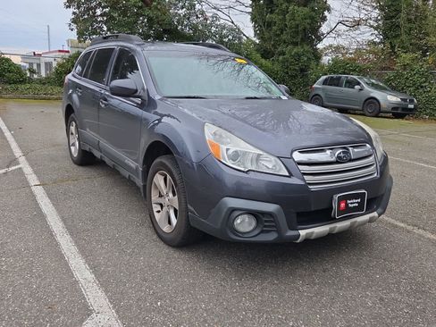 Used 2013 Subaru Outback 3.6R Limited w/ Moonroof Pkg image 3
