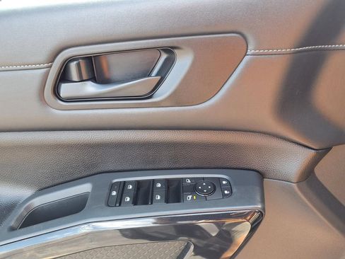 Used 2024 Nissan Pathfinder SV FWD image 17