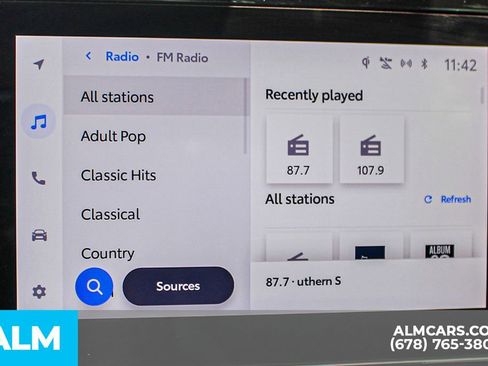 Used 2025 Toyota Camry SE image 34