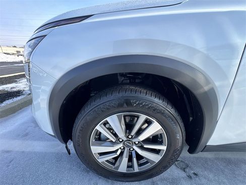 New 2026 Nissan Pathfinder SL image 2