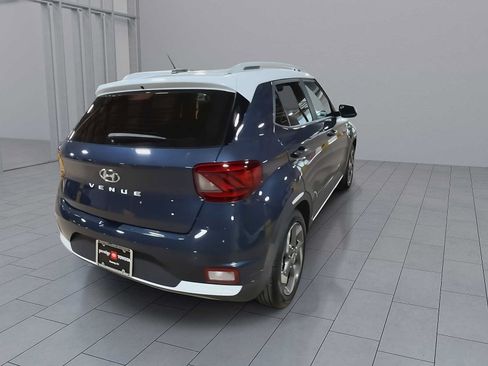 Used 2023 Hyundai Venue Limited FWD image 8
