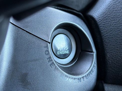 Used 2016 Jeep Renegade Limited image 21