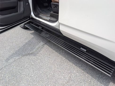 Used 2023 Chevrolet Tahoe High Country w/ Advanced Technology Package AWD/4WD image 10