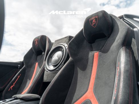 Used 2019 Lamborghini Huracan Performante AWD/4WD image 11