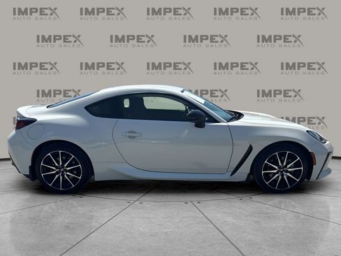 Used 2023 Toyota GR86 RWD image 6