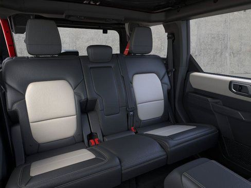 Used 2026 Ford Bronco Outer Banks w/ Sasquatch Package AWD/4WD image 11