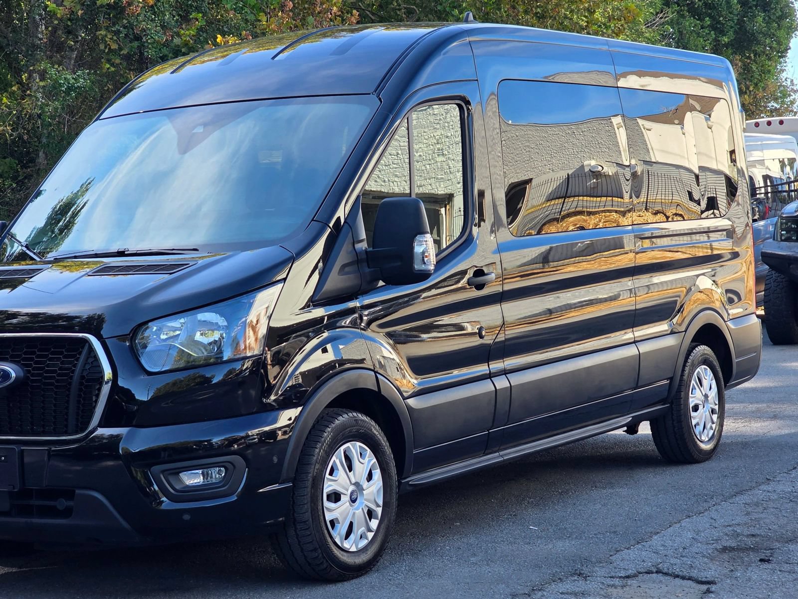 Used 2025 Ford Transit 350 XLT RWD image 3