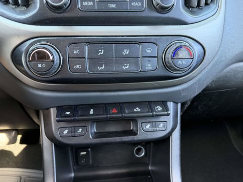 Used 2018 Chevrolet Colorado Z71 AWD/4WD image 23