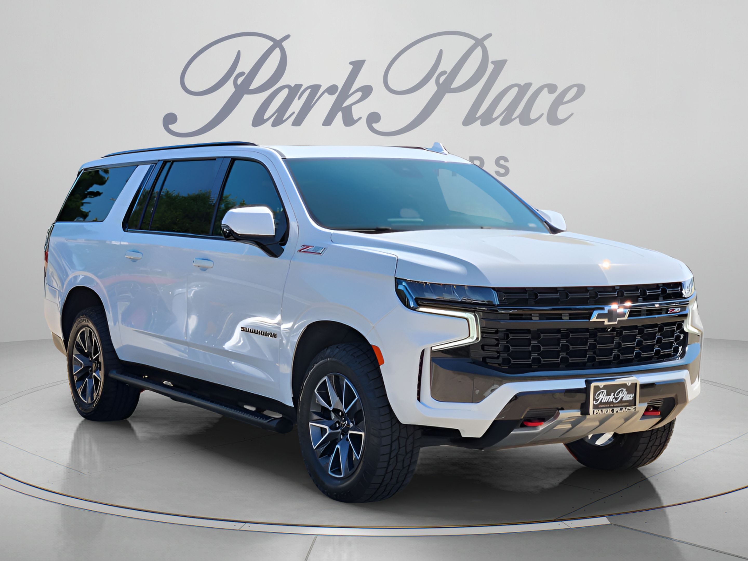 Used 2023 Chevrolet Suburban Z71 w/ Luxury Package AWD/4WD image 4