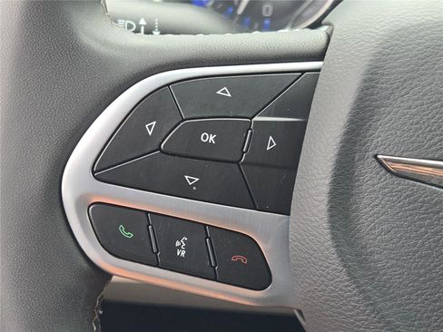 Certified 2023 Chrysler Voyager LX FWD image 33