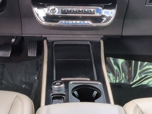 Certified 2024 Lincoln Corsair FWD image 19