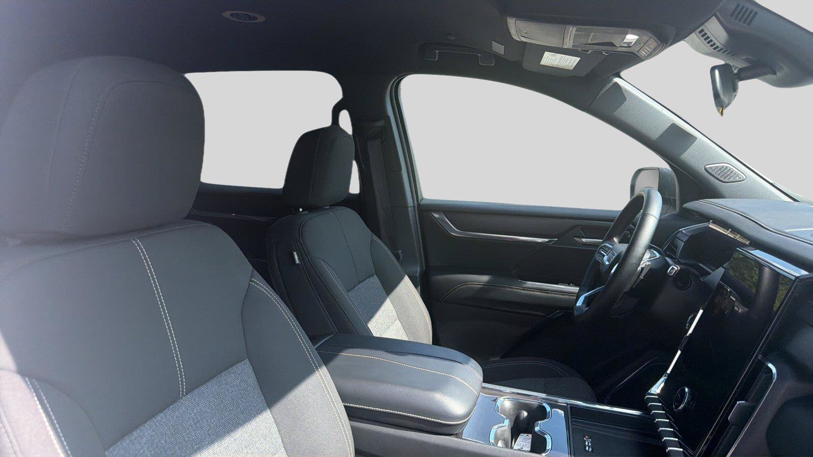 Used 2025 GMC Acadia Elevation FWD image 25