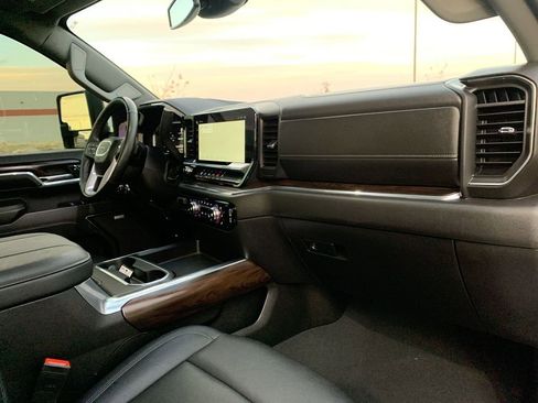 Used 2024 GMC Sierra 3500 SLT w/ SLT Premium Package image 33