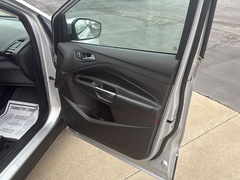 Used 2019 Ford Escape SE image 14