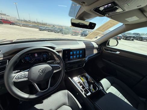 Used 2025 Volkswagen Atlas SEL image 7