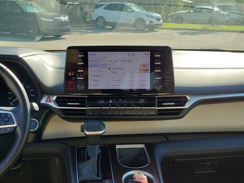 Used 2024 Toyota Sienna XLE FWD image 18