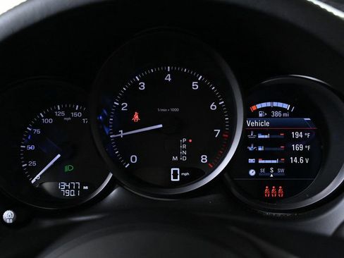 Certified 2024 Porsche Macan image 15