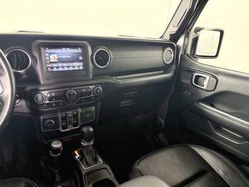 Used 2018 Jeep Wrangler Unlimited Sahara image 28