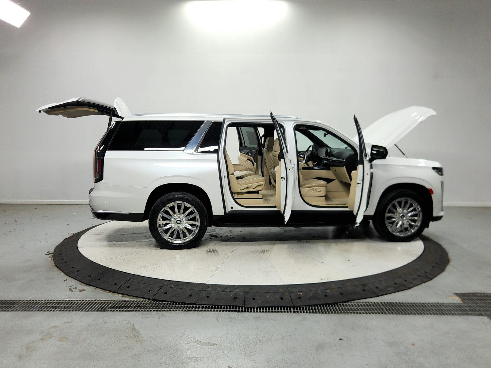 Used 2021 Cadillac Escalade ESV Premium Luxury AWD/4WD image 17