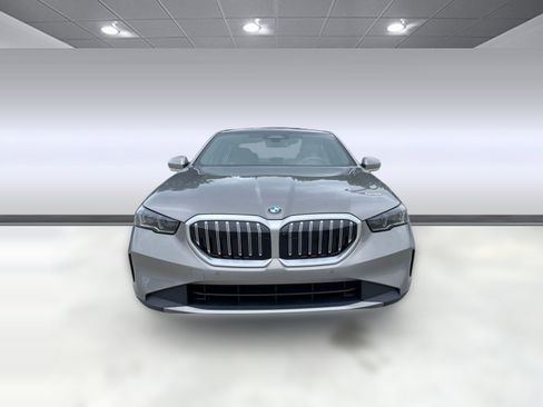 Used 2026 BMW 530i w/ Premium Package RWD image 4