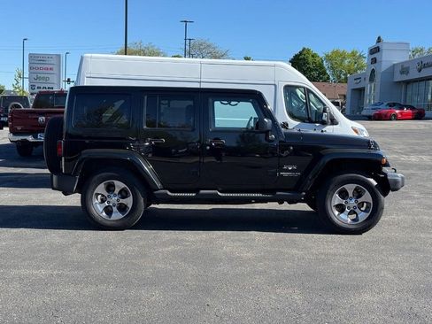 Used 2016 Jeep Wrangler Unlimited Sahara w/ Connectivity Group AWD/4WD image 2