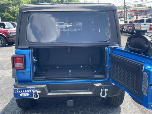 Used 2025 Jeep Wrangler Sport AWD/4WD image 6