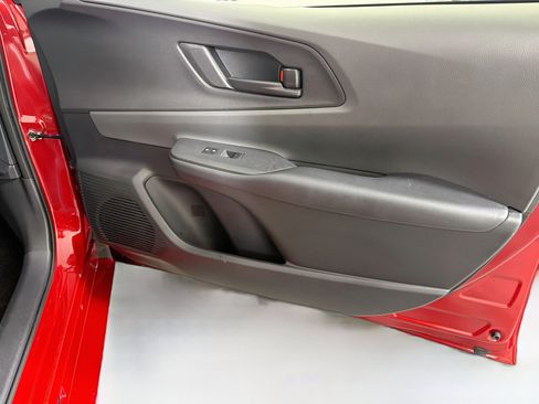 Used 2025 Toyota Prius LE FWD image 29